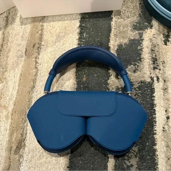Sky Blue AirPod Pro Max barley used - Picture 12 of 14